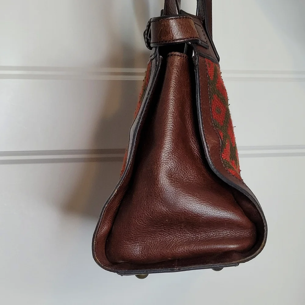 Vintage Fossil Reissue Tapestry Kilimanjaro Leather Hand Bag Turn-Lock Red Brown - Picture 2 of 16
